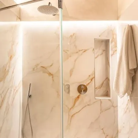 Frattina Elegance شقة *