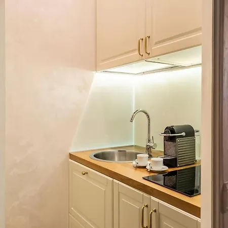 Frattina Elegance شقة *